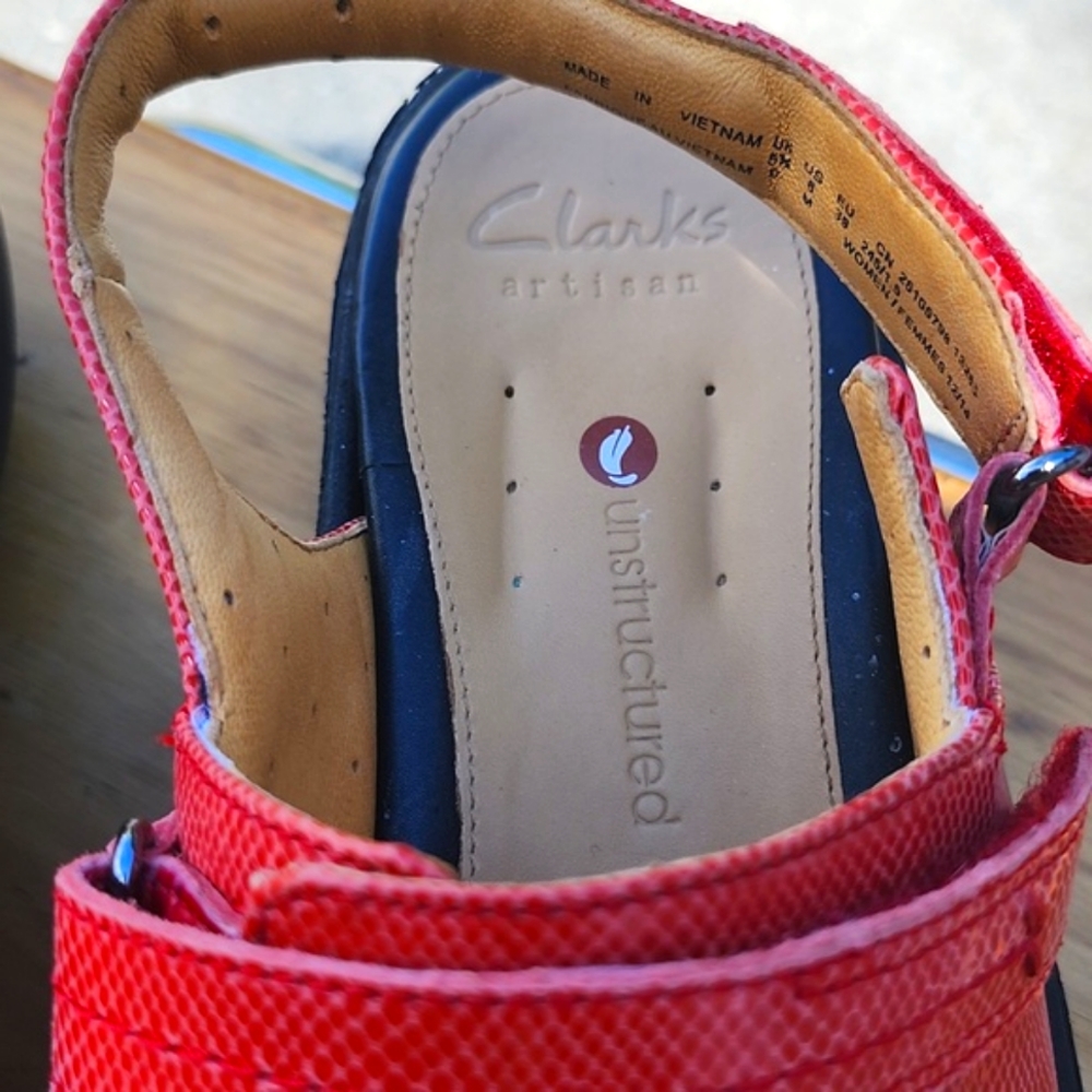 Red Sandals - Picture 3 of 8